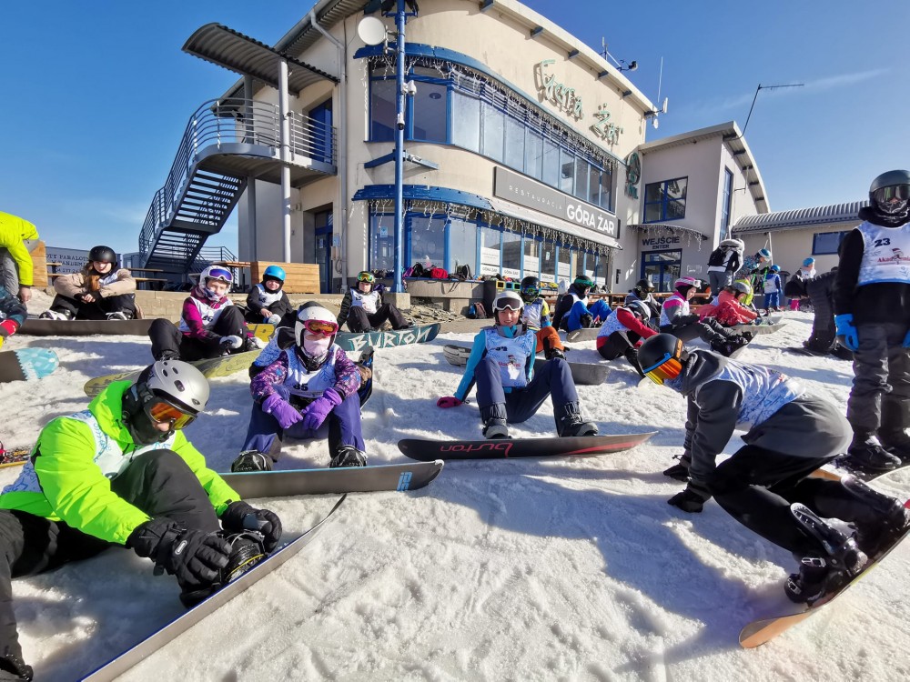 AKTYWNA ZIMA 2024 - nauka i doskonalenie jazdy na nartach i snowboardzie . 